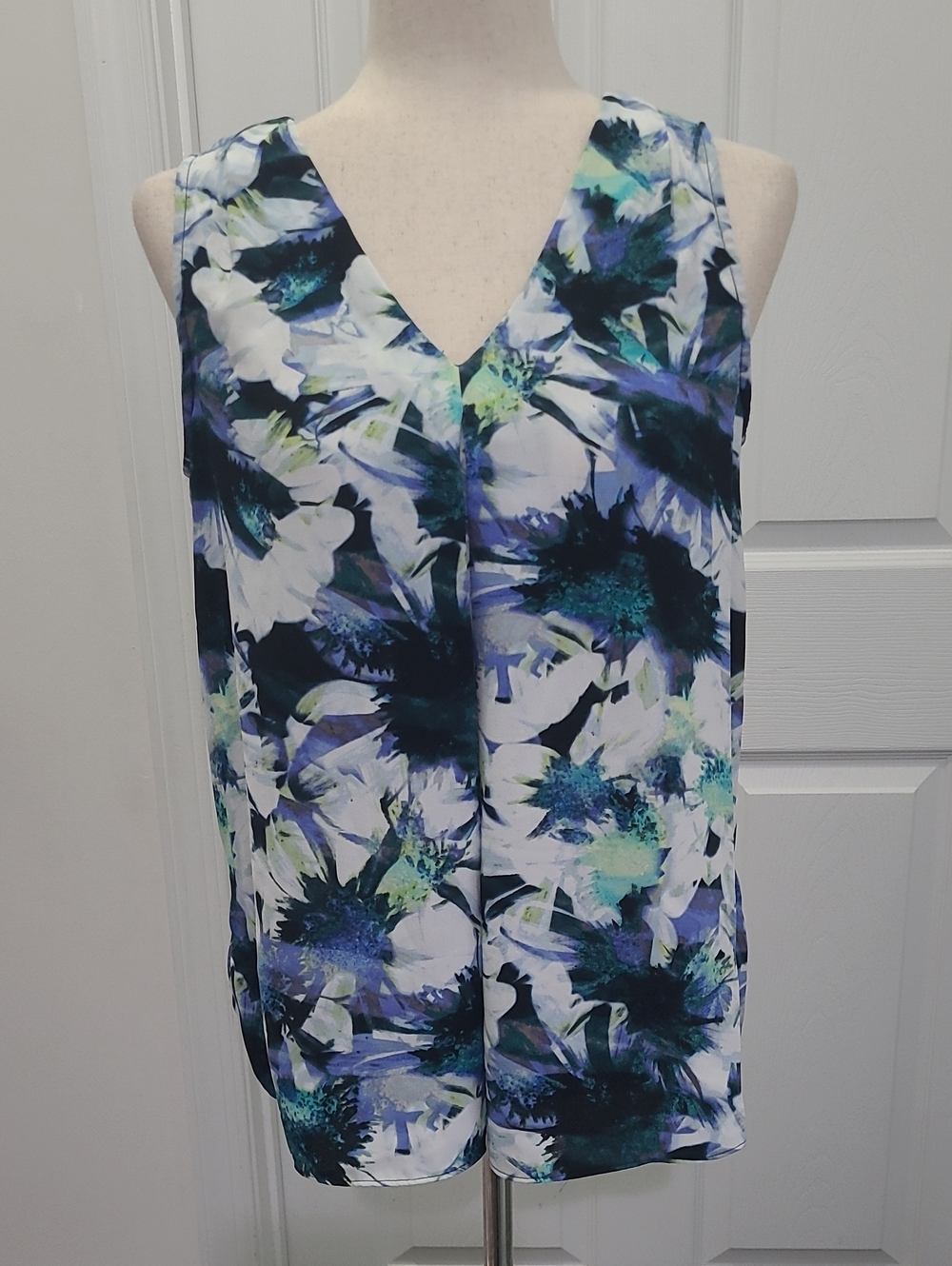 Petite Apt 9 Sleeveless Floral V-Neck Top - Blue Multi